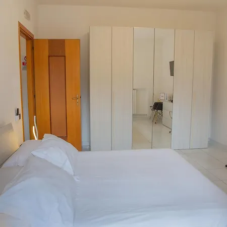 Bed & Breakfast Utopia *